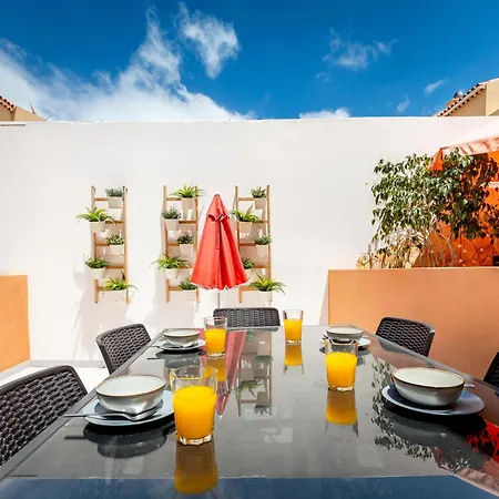 Beachfront Bliss - Tenerife Royal Gardens 아파트