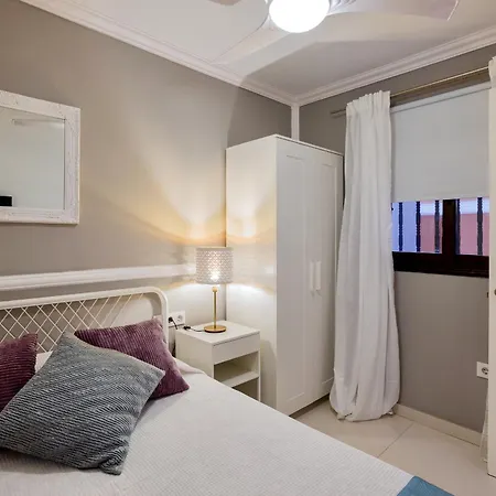 Beachfront Bliss - Tenerife Royal Gardens Apartment Playa de las Americas (Tenerife)