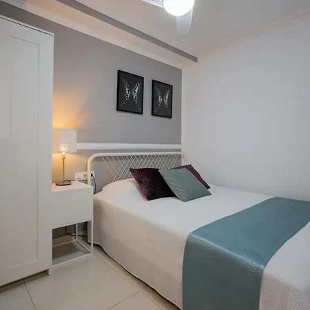 Beachfront Bliss - Tenerife Royal Gardens Apartment Playa de las Americas (Tenerife)
