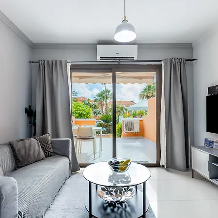 Beachfront Bliss - Tenerife Royal Gardens Appartement